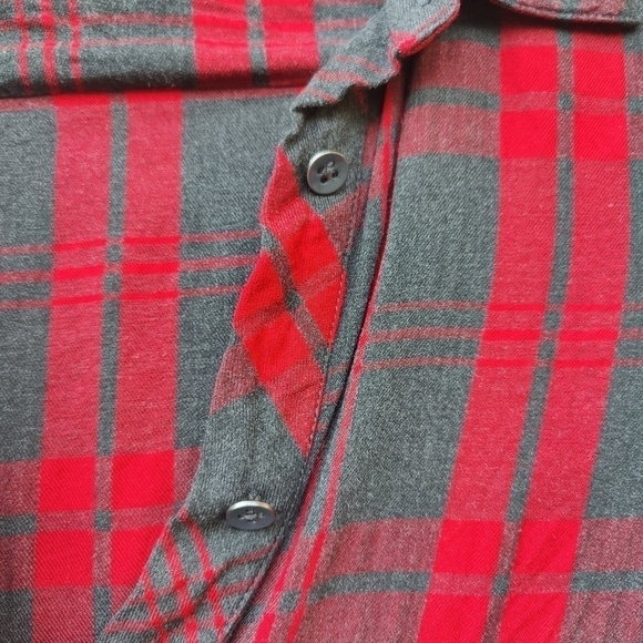 CAbi flannel shirt, Long sleeve high front low back. Red & black.Size XS - Picture 4 of 9